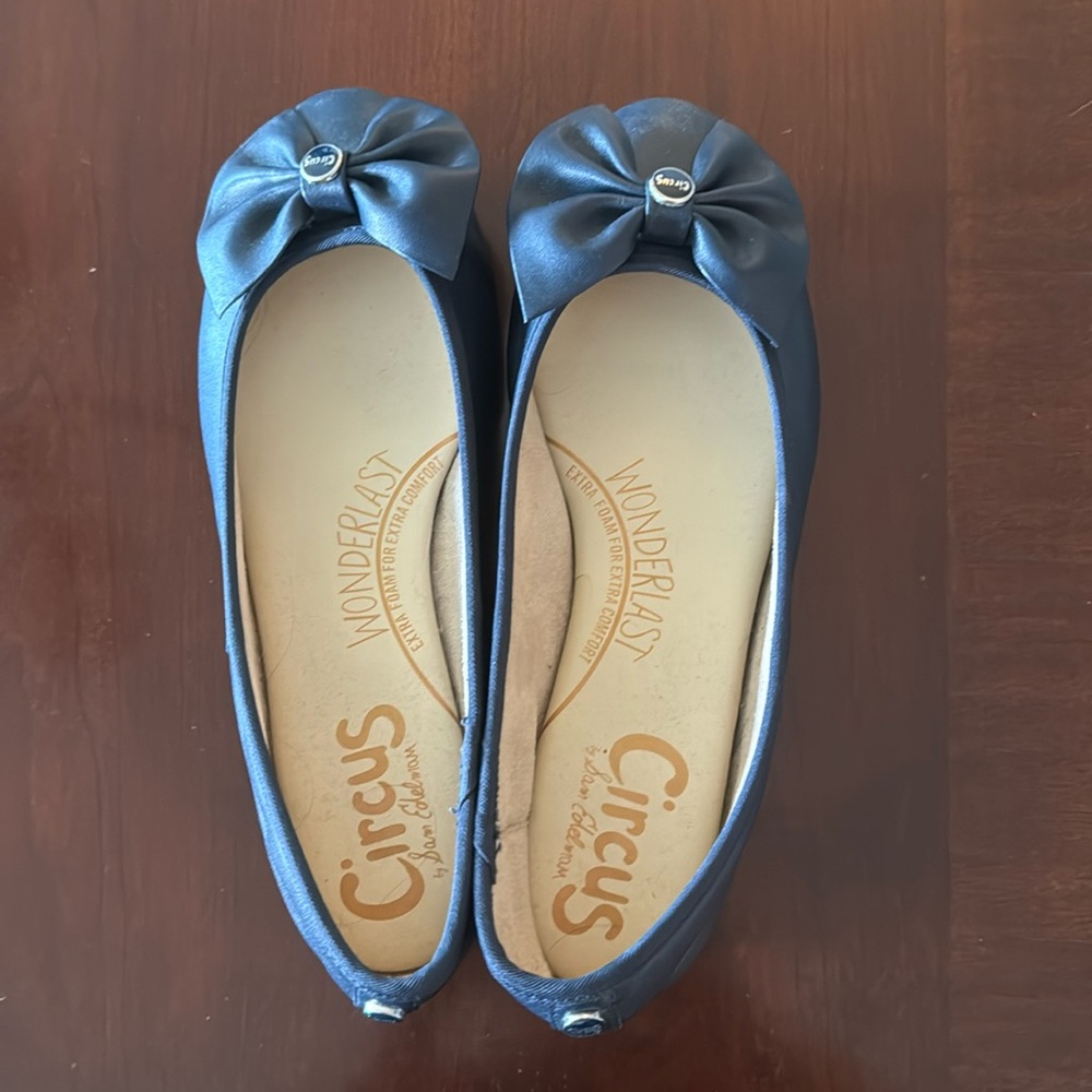 Navy blue ballet flats